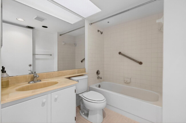 Building Photo - 1501 Cayman Way