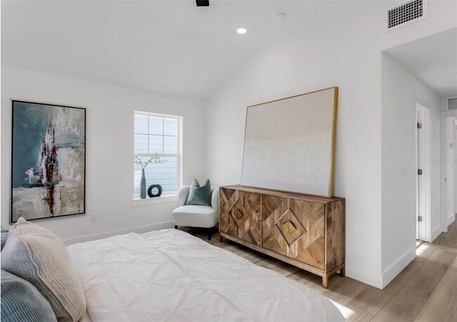 Building Photo - 2333 W Beach St