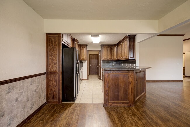 Building Photo - 509 Finch St