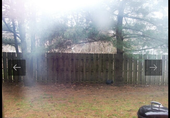 Building Photo - 20 Glenwood Dr