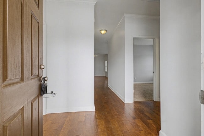 Building Photo - 140 Tulip Grove Point