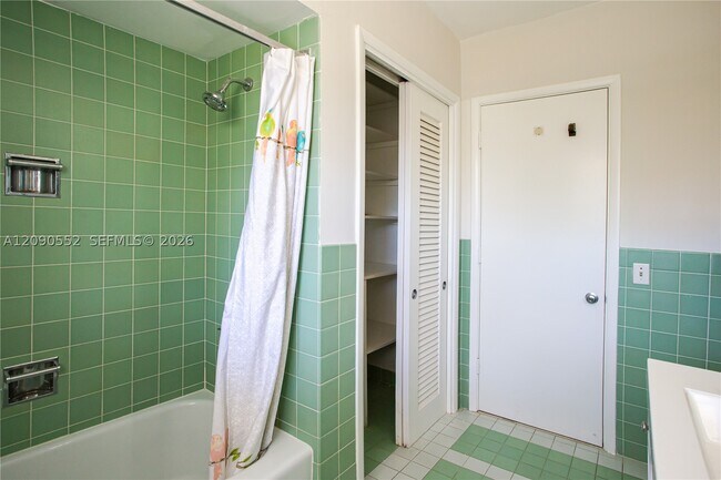 Building Photo - 2805 Segovia St