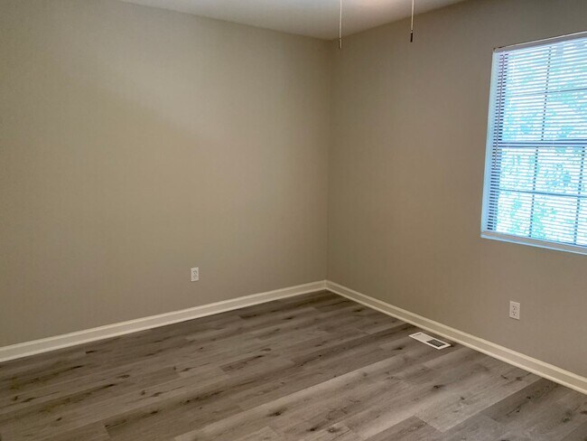 Building Photo - 5302