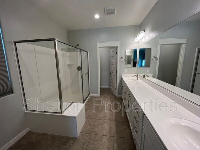 Building Photo - 391 N 157th Ln