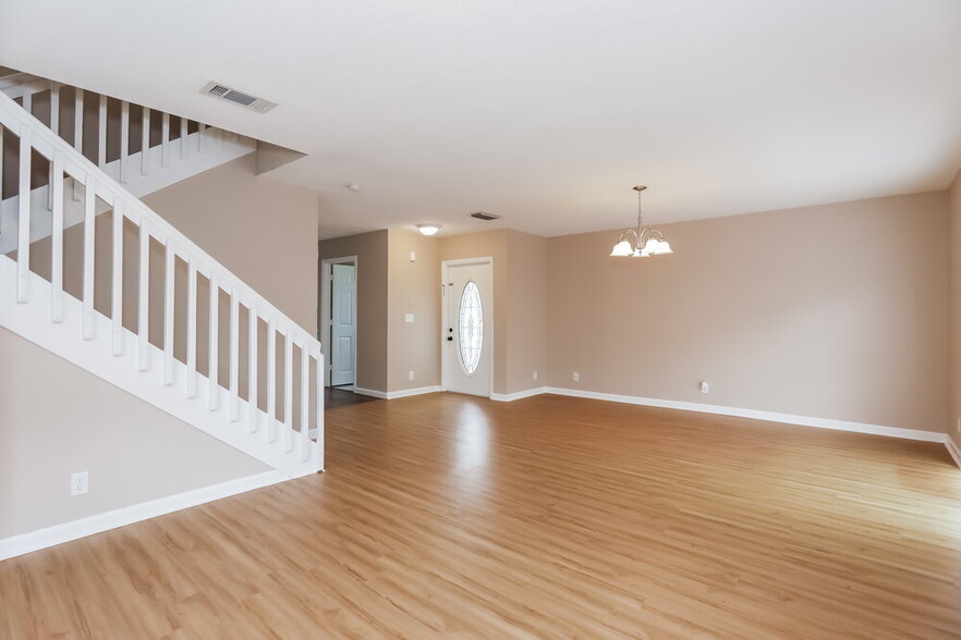 Building Photo - 6252 Seminole Terrace