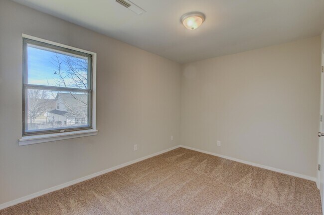 Building Photo - 442 N Shiloh Ave