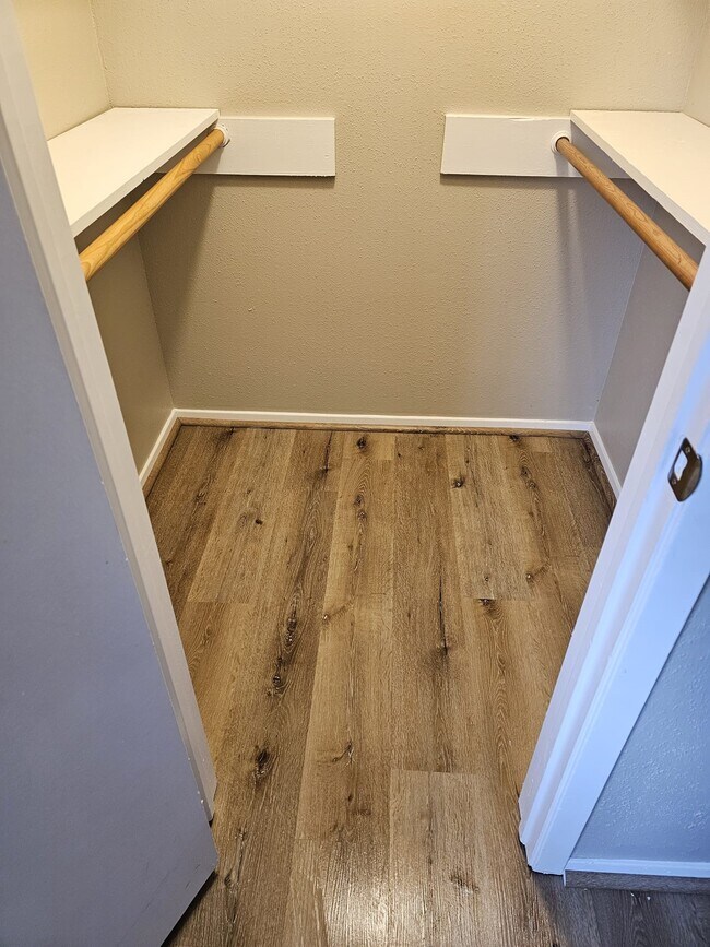 Building Photo - 2503 Brookford Dr