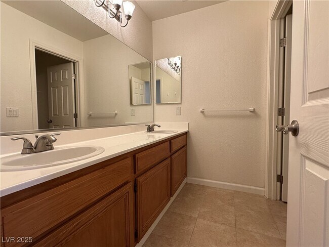 Building Photo - 2411 Brockton Way