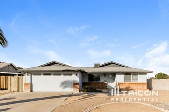 Building Photo - 2308 N Arrowhead Dr