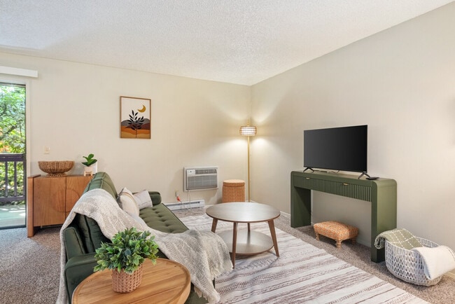 Building Photo - 2348 S Vermont St