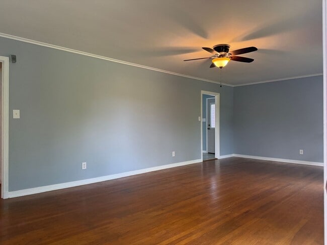 Building Photo - Beautifully Updated!
