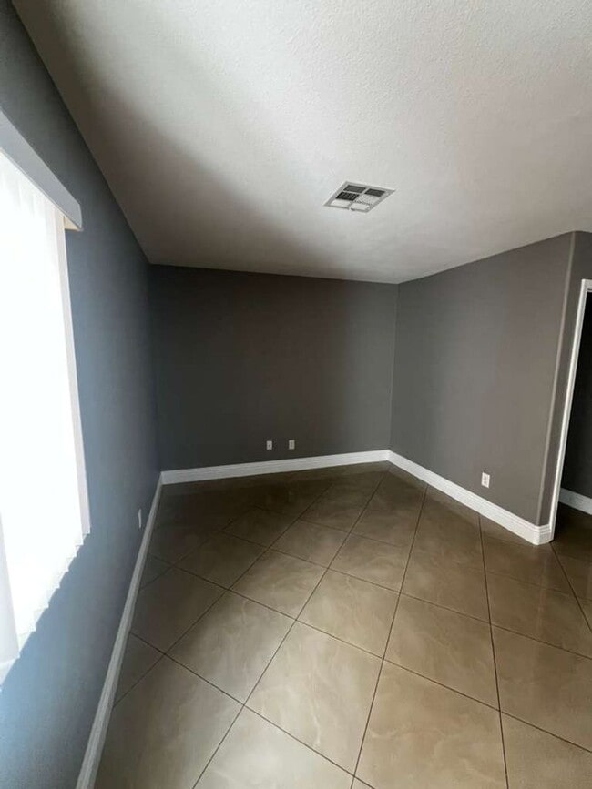 Building Photo - Must see 2 story 4 bed/3 bath home in the heart of SUMMERLIN