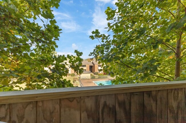 Building Photo - 515 Basswood Ave