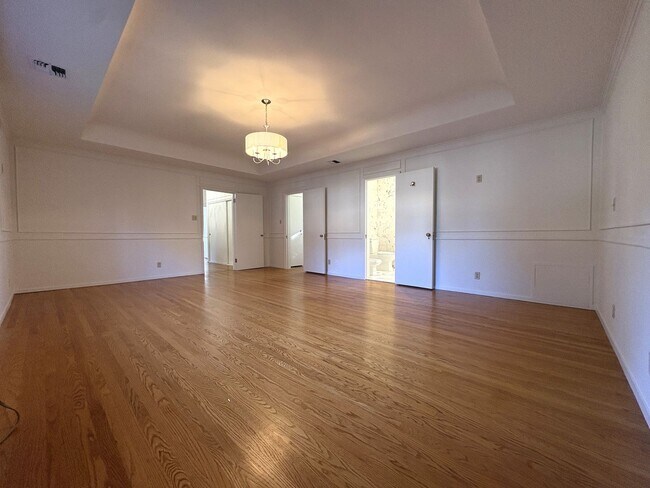 Building Photo - Beautiful Home in Crescent park, Palo Alto available now.