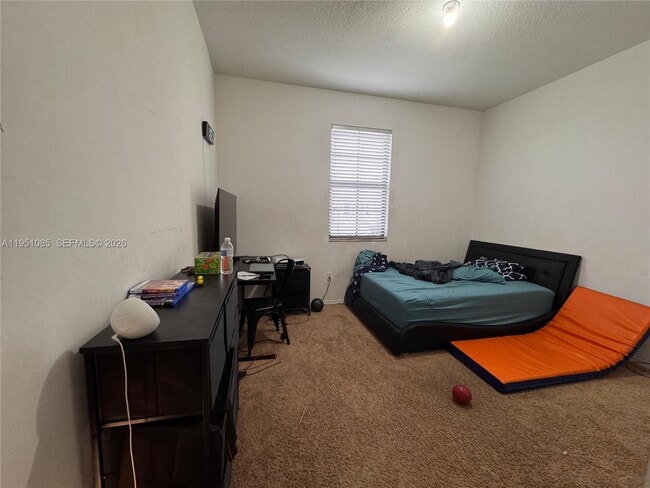 Building Photo - 772 NE 191st Ter