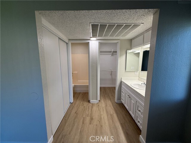 Building Photo - 3633 Oak Creek Dr