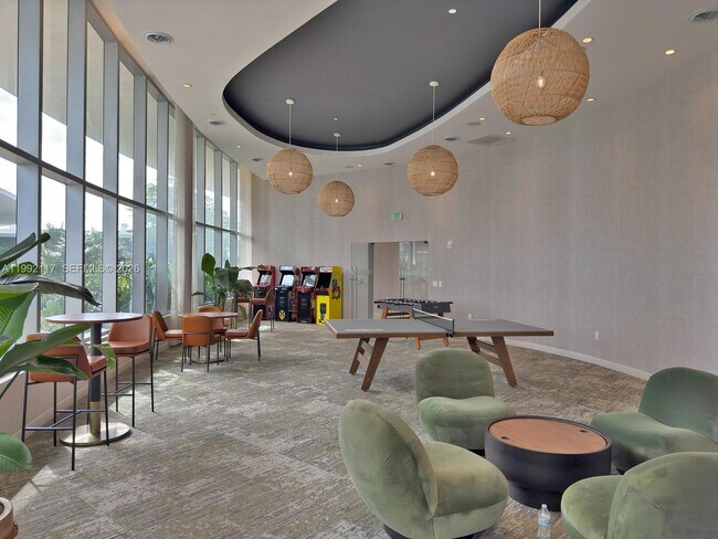 Building Photo - 711 NE 23rd Terrace