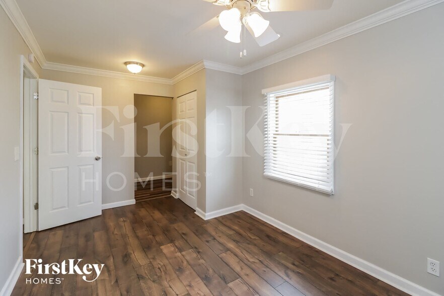 Building Photo - 958 Sheffield Dr