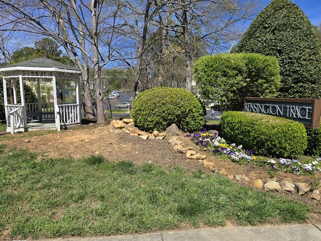 Building Photo - 117 Kingsbury Dr