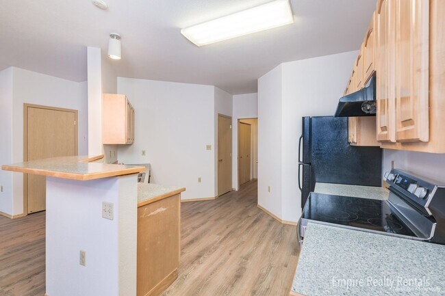 Building Photo - Three Bed, 2.5 Bath, 1 Car Garage