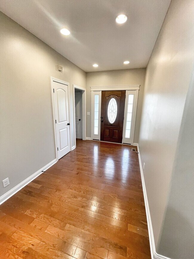 Building Photo - 1320 Vantage Ct
