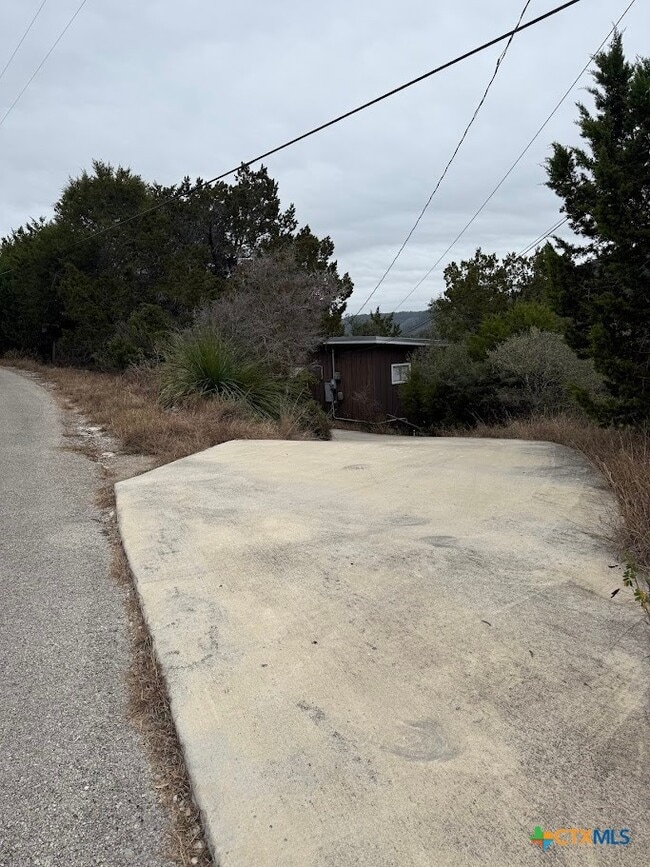 Building Photo - 827 Contour Dr