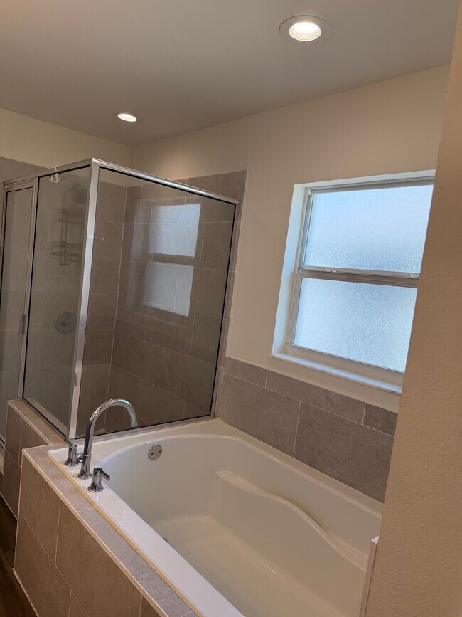 Building Photo - 281 Arbuthnot St