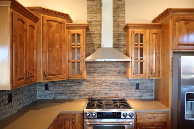 Building Photo - Your own resort! Elegant, Exclusive & Exquisite.