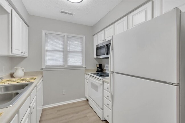 Building Photo - 2811 Edridge Ct