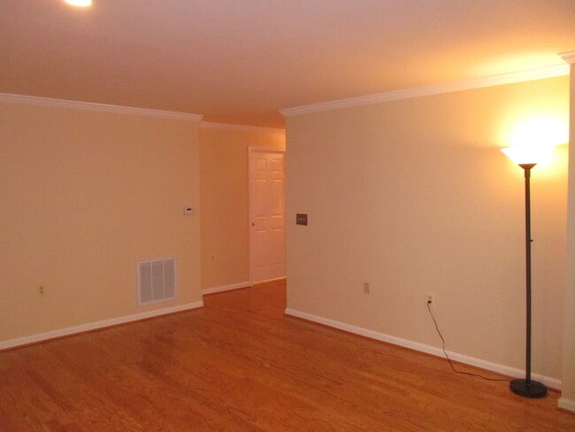 Building Photo - Gorgeous 2 Bedroom Condo in Timberbrook!