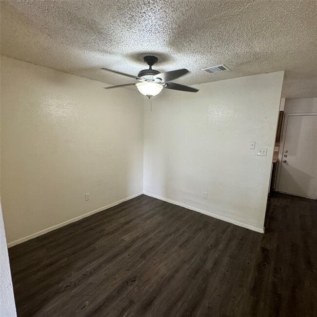 Building Photo - 6901 Wentworth Dr