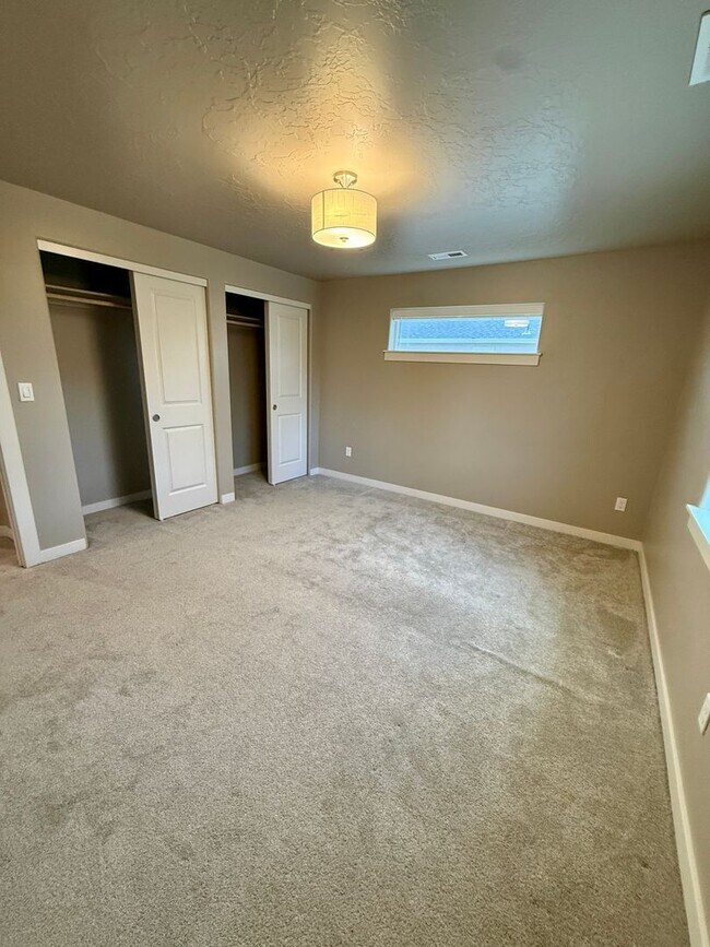 Building Photo - 518 Belville Pl