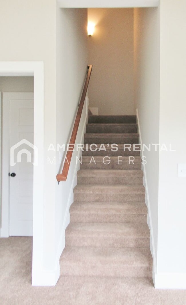 Building Photo - DEPOSIT PENDING! Beautiful Town Home with Garage in Chelsea... Available to View Now!!!