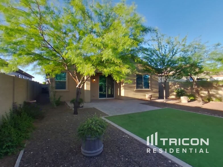 Building Photo - 17762 Via Luna Dr