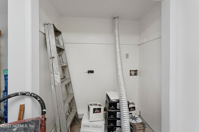 Building Photo - 1058 Beach Ave