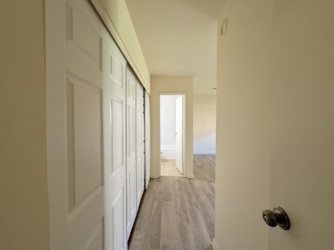 Building Photo - Comfortable Annandale Home with Functional Layout and Outdoor Space
