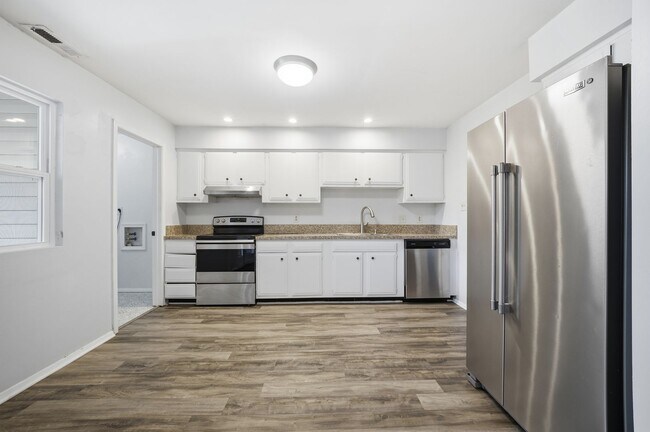 Building Photo - OPEN HOUSE SATURDAY THE 20TH 1PM-3PM! Three-bedroom, two-and-a-half bathrooms in Pembroke Meadows!