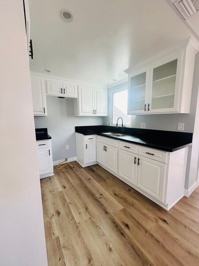 Building Photo - 4108 W 106th St