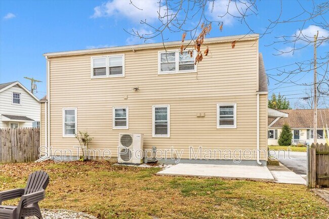 Building Photo - 11025 Rosewood Dr