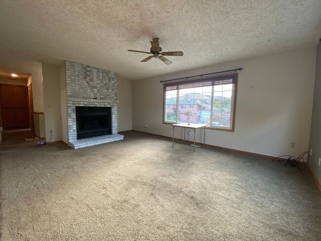 Building Photo - $300 Off 1st Month's RENT! Spacious 3-Bedroom Home with Large Fenced Yard + RV Parking in The Dalles