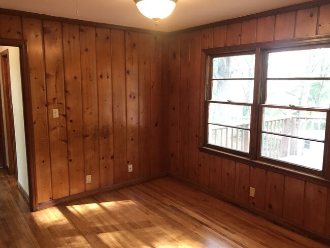 Building Photo - **UPCOMING**Nice 4 Bedroom / 1 Bathroom Ho...