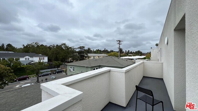 Building Photo - 807 21st St
