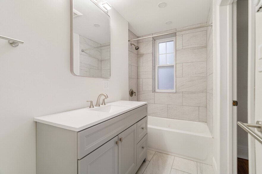 Building Photo - 321 Tappan St