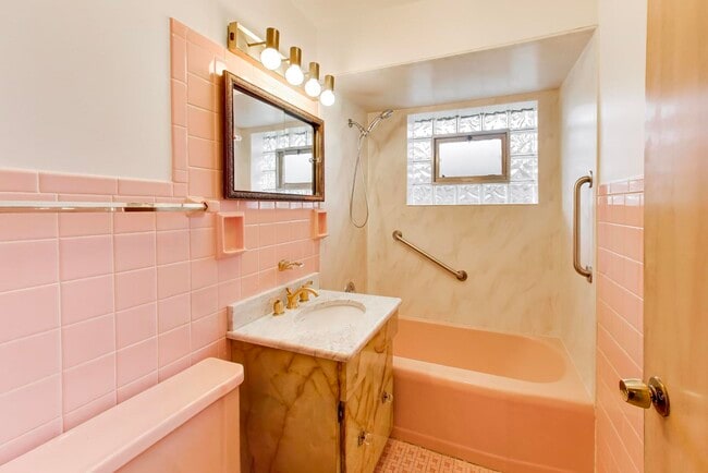 Building Photo - 8840 Keeler Ave