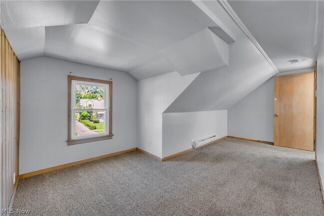 Building Photo - 15506 Westview Ave