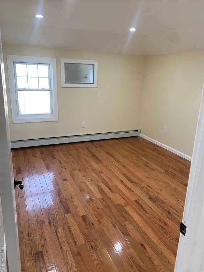 Building Photo - 172-19 144th Rd