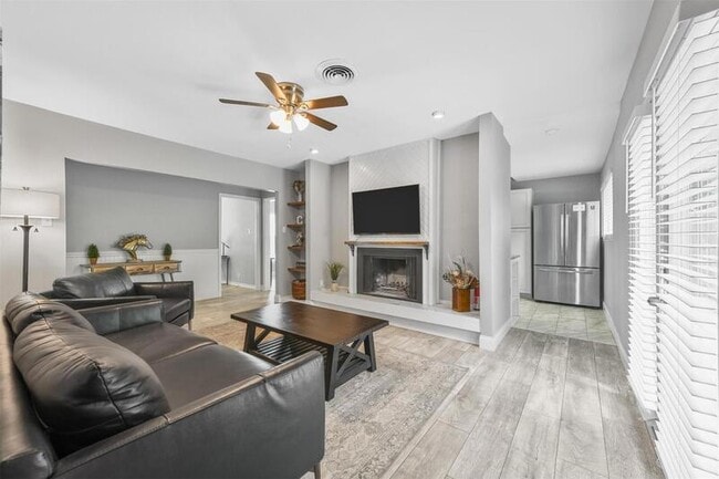 Building Photo - 6209 Calmont Ave