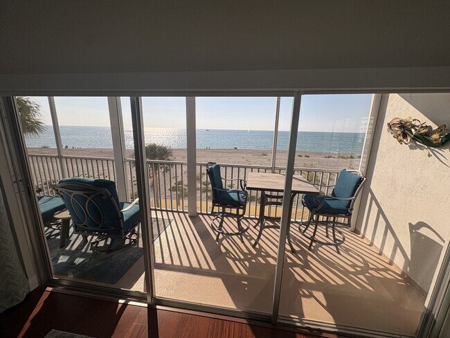 Building Photo - 333 The Esplanade N