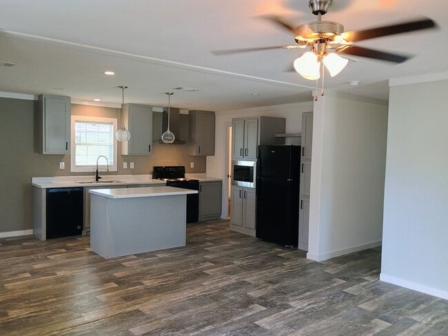 Building Photo - 55 and older Golf Course Community 3 bed 2 bath New build