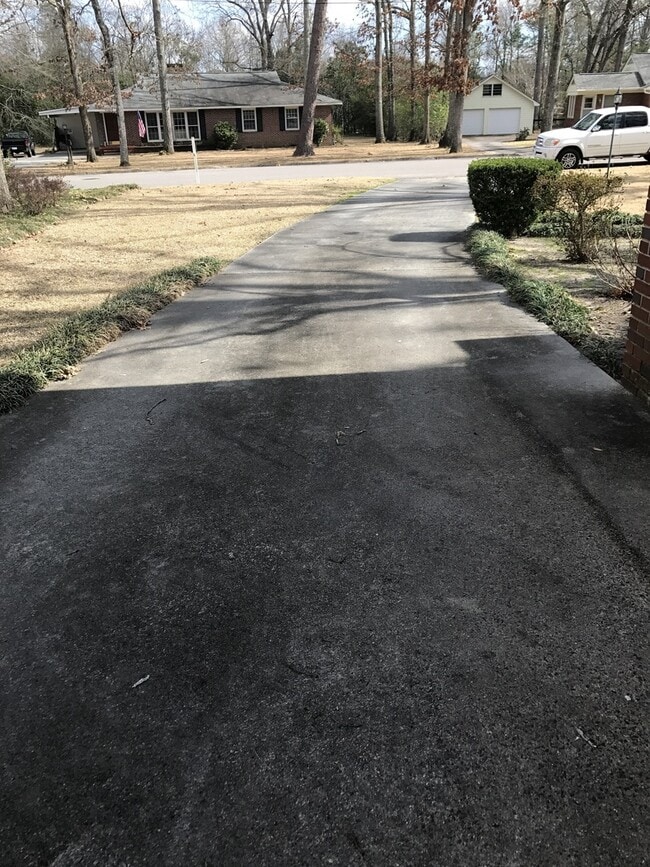 Building Photo - 3 Bed, 2 Bath Home